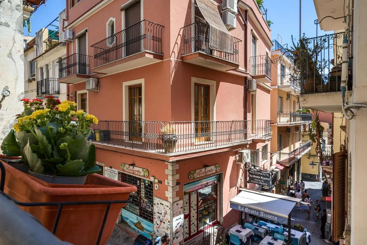 Apartment Blondie Taormina