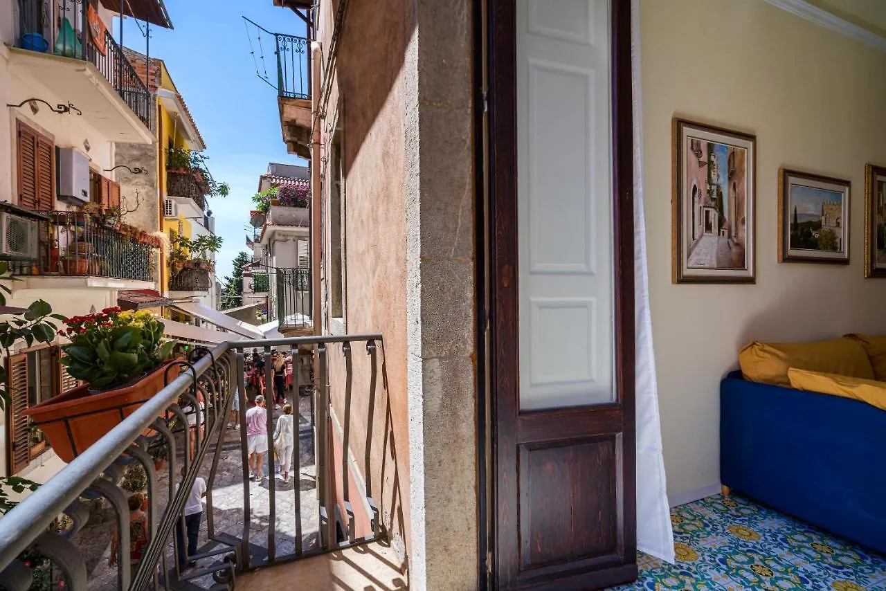 Apartment Blondie Taormina