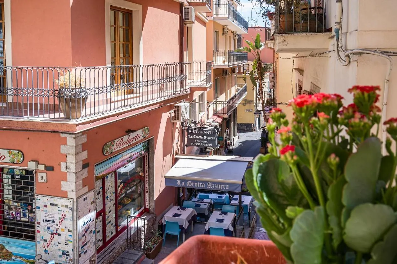 Apartment Blondie Taormina