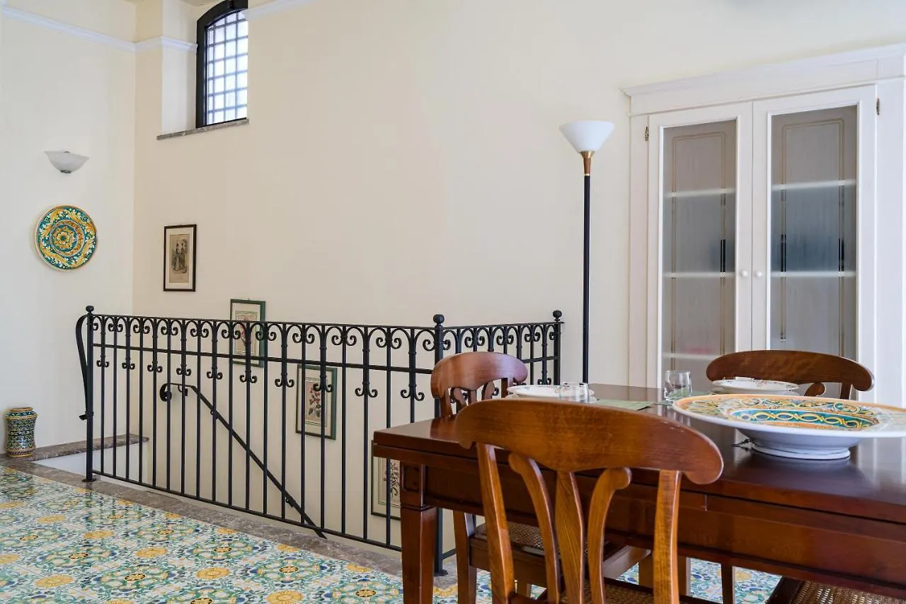 Apartment Blondie Taormina