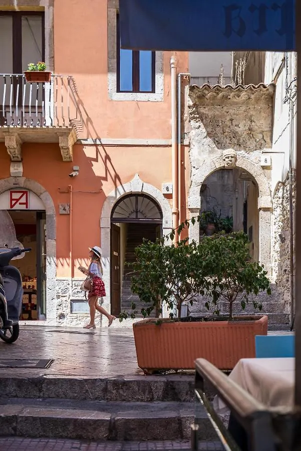 Apartment Blondie Taormina
